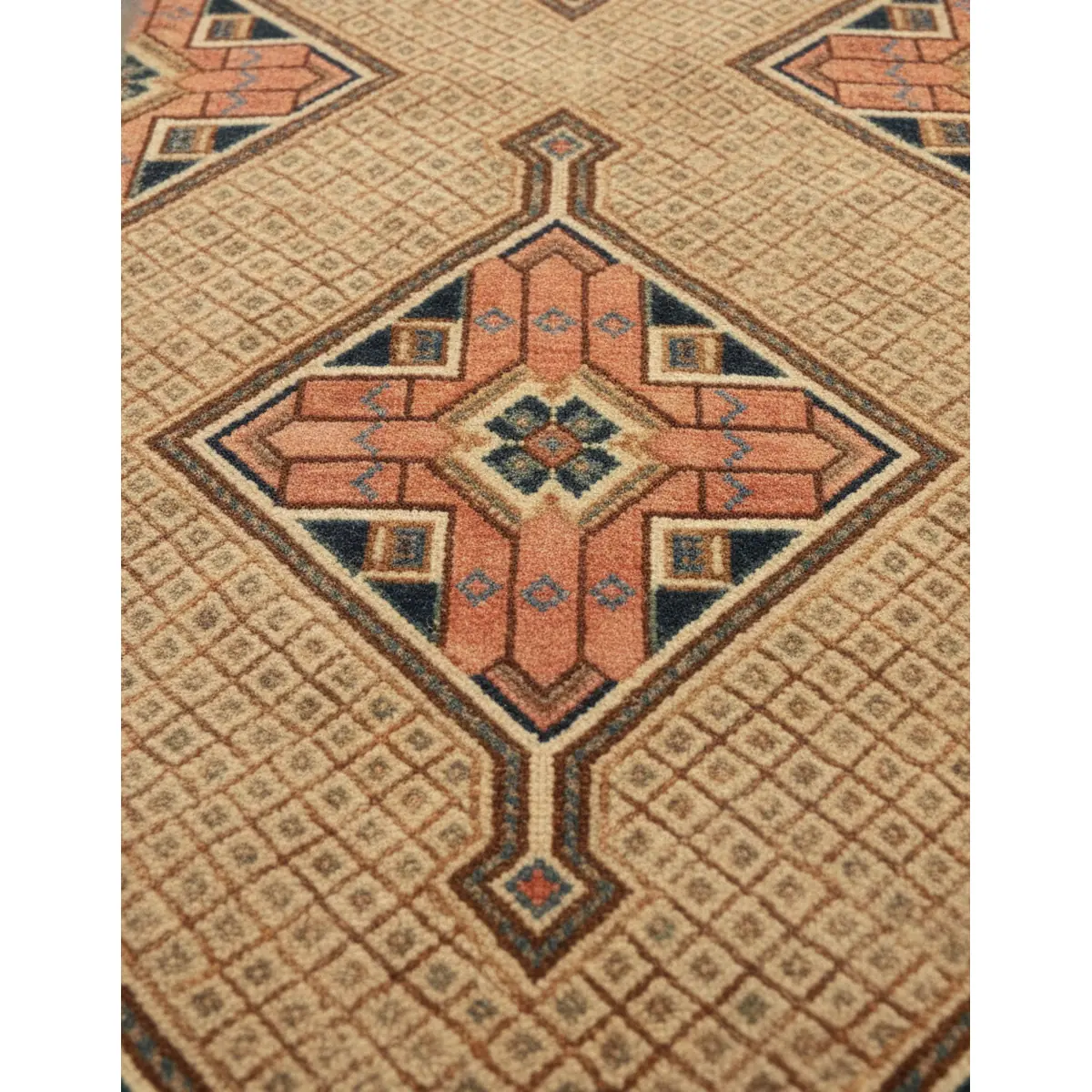 A very pretty antique Persian Serab runner. Size is 3'10x15'9. — texture close-up